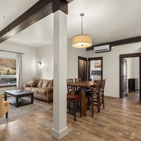 Yellowstone Hot Springs Resort Gardiner Extérieur photo