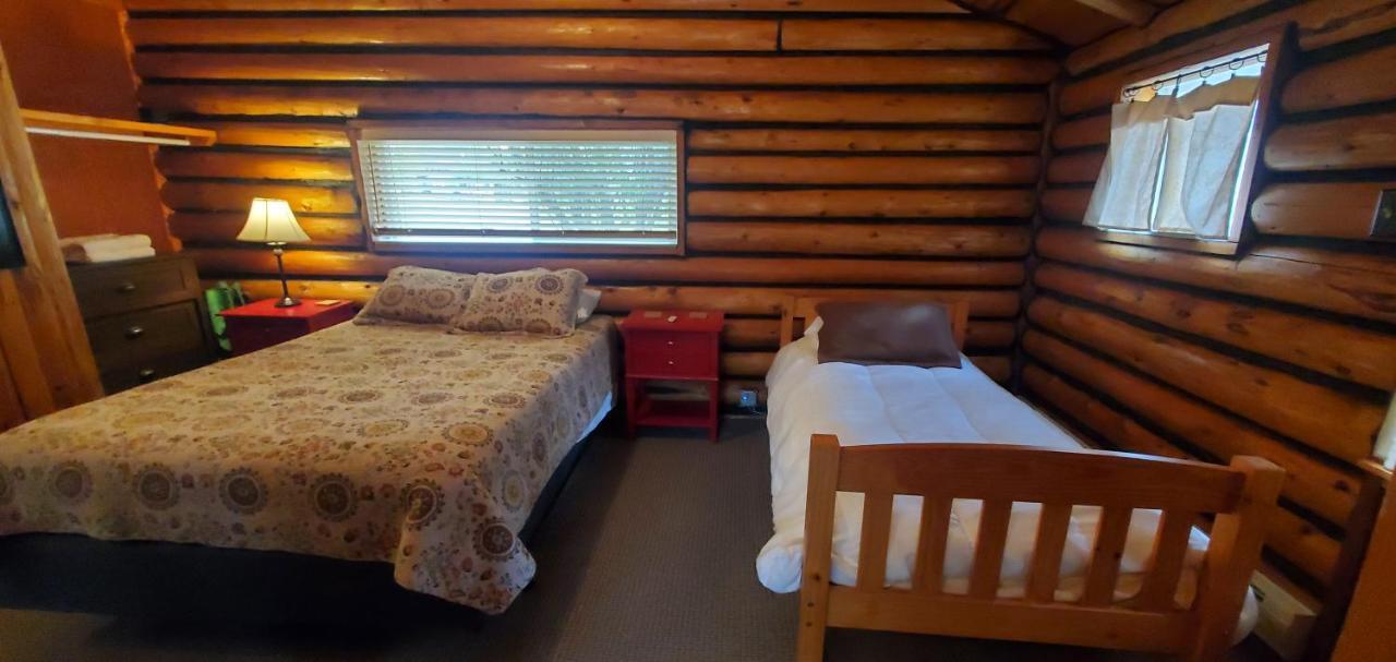 Yellowstone Hot Springs Resort Gardiner Extérieur photo
