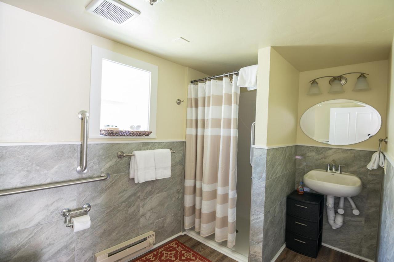 Yellowstone Hot Springs Resort Gardiner Extérieur photo