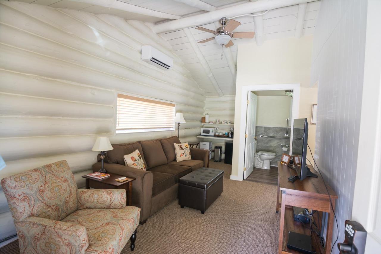 Yellowstone Hot Springs Resort Gardiner Extérieur photo